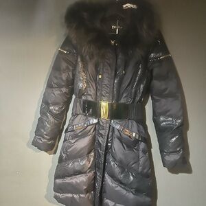 Chic Black Puffer Coat with Fox Fur Trim